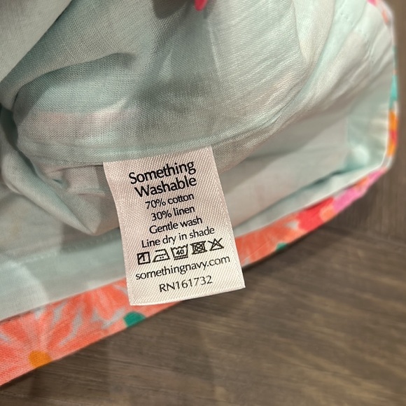 Something Navy Linen Floral Women's Shorts - Picture 14 of 14